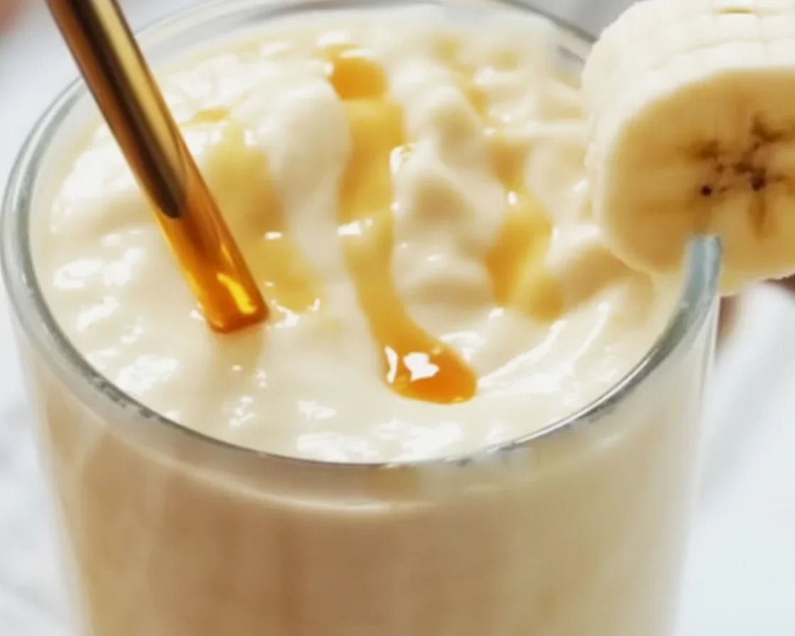Creamy banana smoothie recipe without yogurt, perfect for kids.