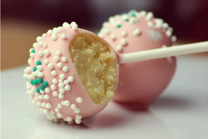 Starbucks Cake Pop - a colorful, delicious treat perfect for any dessert lover.